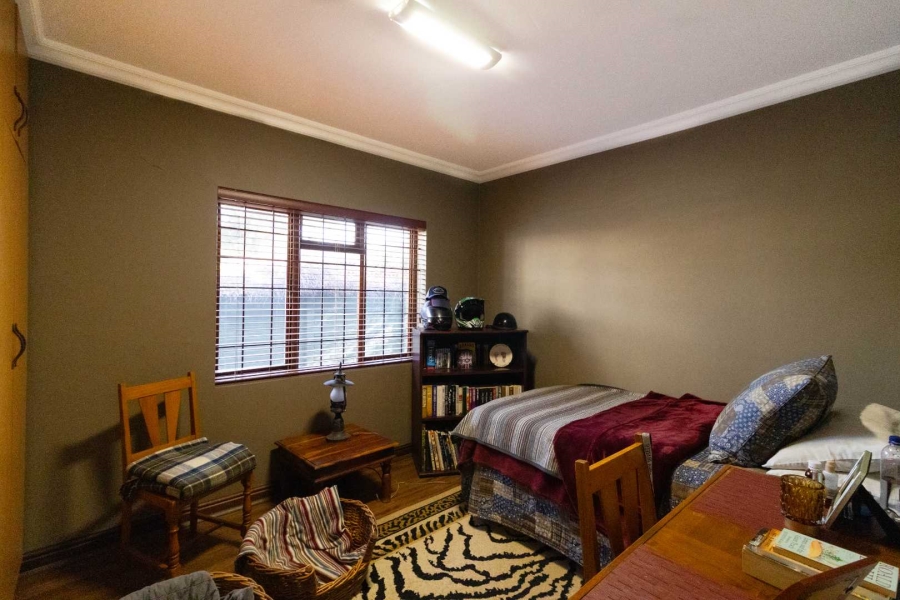 6 Bedroom Property for Sale in Sandbaai Western Cape